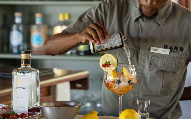 Making of a gin and tonic. All these ingredients need to be flown in or driven large distances to get to the safari lodge.This makes a safari cost expensive. 