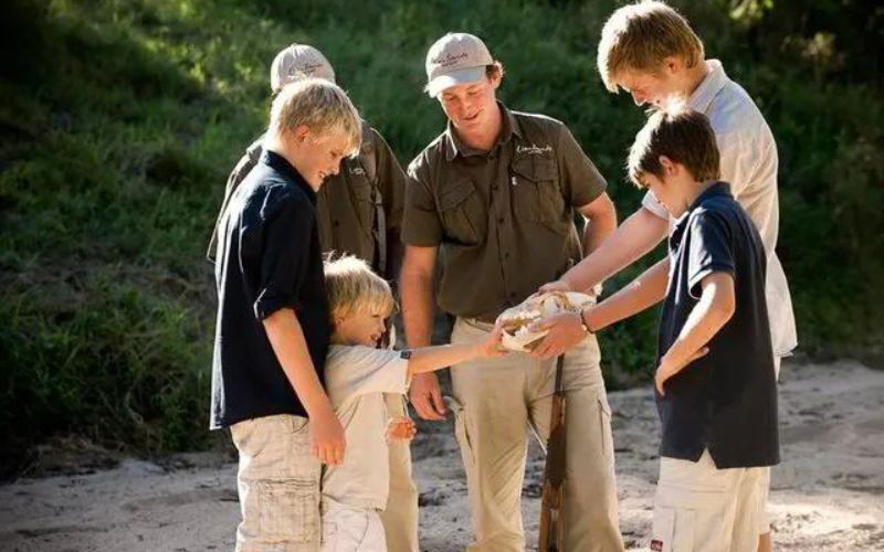 Safari activities for kids, a fun way to learn about the natural world.